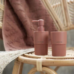 Sealskin Zeepdispenser Brave Staand Donkerroze 20 Sealskin Zeepdispenser Brave Staand Donkerroze -Prachtige Badkamerwinkel 123 2643