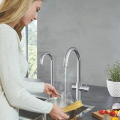 Grohe Red Compact Keukenkraan Met C-uitloop En 4 Liter Kokend Water Boiler Chroom -Prachtige Badkamerwinkel 123 7935